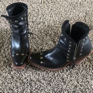 Black Booties - Reba by Justin Boots - Size 6B